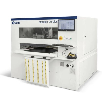 Centre d'usinage SCM...